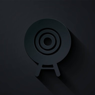 Kağıt kesikli hedef spor simgesi siyah arka planda izole edildi. Atış mesafesi ya da atış mesafesi için sayıları olan temiz bir hedef. Kağıt sanatı tarzı. Vektör.