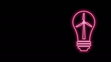 Siyah zemin üzerinde izole edilmiş çevre dostu enerji ikonu fikri olarak rüzgar türbinli parlayan neon hattı ampulü. Alternatif enerji kavramı. 4K Video hareketli grafik canlandırması
