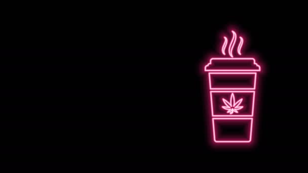 Leuchtende neonfarbene Kaffeetasse mit Marihuana oder Cannabisblättern auf schwarzem Hintergrund. Die Legalisierung von Marihuana. Hanf-Symbol. 4K Video Motion Grafik Animation — Stockvideo