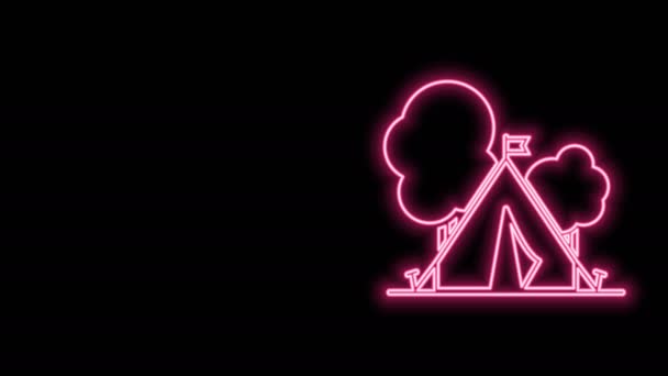 Glödande neon line Turisttält med flagga ikon isolerad på svart bakgrund. Campingsymbol. 4K Video motion grafisk animation — Stockvideo