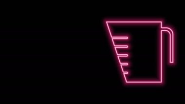 Siyah zemin üzerinde izole edilmiş kuru ve sıvı yiyecek ikonunu ölçmek için parlayan neon hattı ölçme kabı. Plastik şişenin sapı var. 4K Video hareketli grafik canlandırması