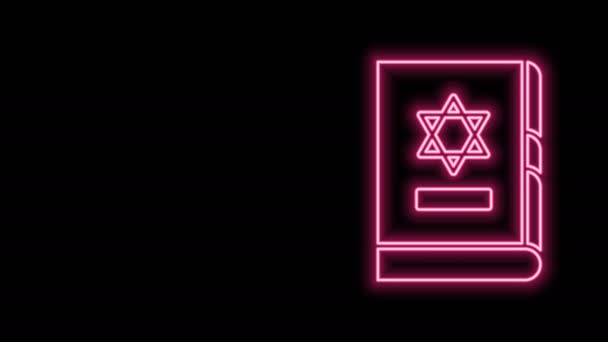 Ragyogó neon vonal zsidó Tóra könyv ikon elszigetelt fekete háttérrel. A Biblia borítóján Dávid Csillagának képe látható. 4K Videó mozgás grafikus animáció — Stock videók