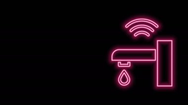 Parlayan neon hattı Akıllı su musluk sistemi simgesi siyah arkaplanda izole edildi. İnternet kavramının kablosuz bağlantısı. 4K Video hareketli grafik canlandırması