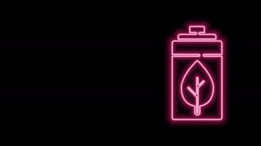 Parlayan neon hattı Eco doğa yaprağı ve batarya ikonu siyah arkaplanda izole edildi. Enerji, ekoloji tasarruf kavramına dayanır. 4K Video hareketli grafik canlandırması