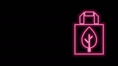Siyah arkaplanda izole edilmiş geri dönüşüm ikonu olan parlak neon çizgili kağıt alışveriş torbası. Geri dönüşüm sembollü çanta. 4K Video hareketli grafik canlandırması