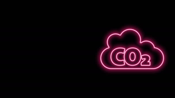 Világító neon vonal CO2 kibocsátás felhő ikon elszigetelt fekete alapon. Szén-dioxid képlet, szmog szennyezés koncepció, környezetvédelmi koncepció. 4K Videó mozgás grafikus animáció — Stock videók