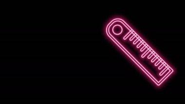 Parlayan neon çizgisi cetvel simgesi siyah arkaplanda izole edildi. Düz sembol. 4K Video hareketli grafik canlandırması