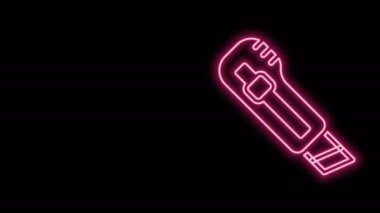 Parlayan neon çizgisi kırtasiye bıçağı simgesi siyah arkaplanda izole edildi. Ofis kâğıt kesicisi. 4K Video hareketli grafik canlandırması