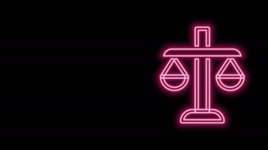 Parlayan neon çizgisi adalet simgesi siyah arka planda izole edildi. Hukuk mahkemesi sembolü. Denge tabelaları. 4K Video hareketli grafik canlandırması