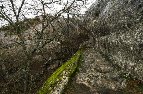 市のエスケ Kermen クリミア半島の山の中の洞窟します — ストック写真