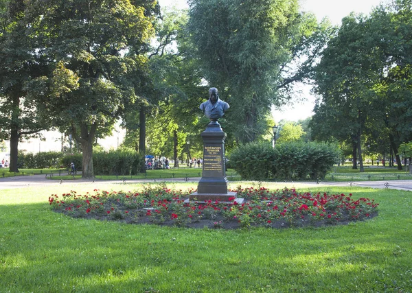 Denkmal Für Den Dichter Wassili Andrejewitsch Schukowski Auf Dem Petersplatz — Stockfoto