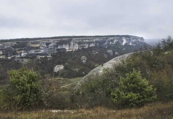 市のエスケ Kermen クリミア半島の山の中の洞窟します — ストック写真