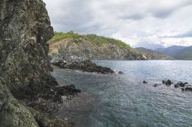 Türkiye'de Akdeniz kıyısında Çakıl Plajı