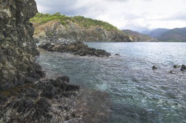 Türkiye'de Akdeniz kıyısında Çakıl Plajı