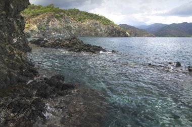 Türkiye'de Akdeniz kıyısında Çakıl Plajı