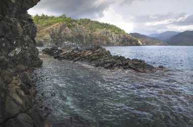Türkiye'de Akdeniz kıyısında Çakıl Plajı