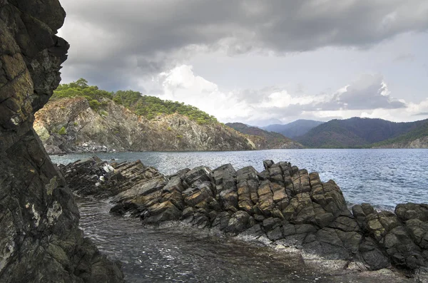 Türkiye'de Akdeniz kıyısında Çakıl Plajı