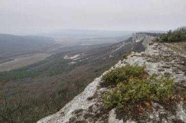 Kasaba dağlarında mağara