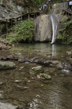 Soçi'de Shahe nehri yakınındaki şelale