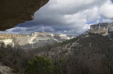 Kırım'da Bolshshoe Sadovoe köyü yakınlarındaki kayalar