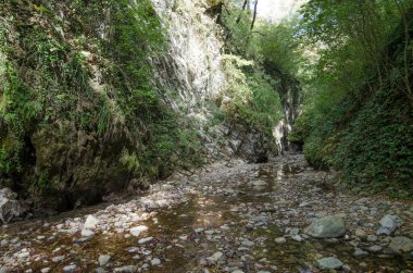 Lazarevskoye yakınlarındaki Kafkasya dağlarında Mamed Geçidi.