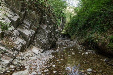 Lazarevskoye yakınlarındaki Kafkasya dağlarında Mamed Geçidi.