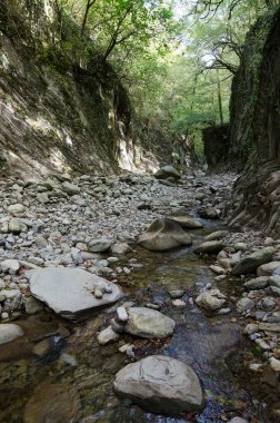 Lazarevskoye yakınlarındaki Kafkasya dağlarında Mamed Geçidi.