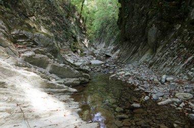 Lazarevskoye yakınlarındaki Kafkasya dağlarında Mamed Geçidi.
