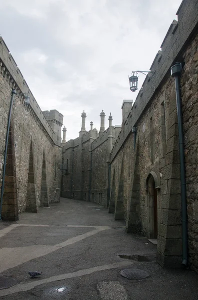 Alupka Sarayı Kuleleri (Kırım))