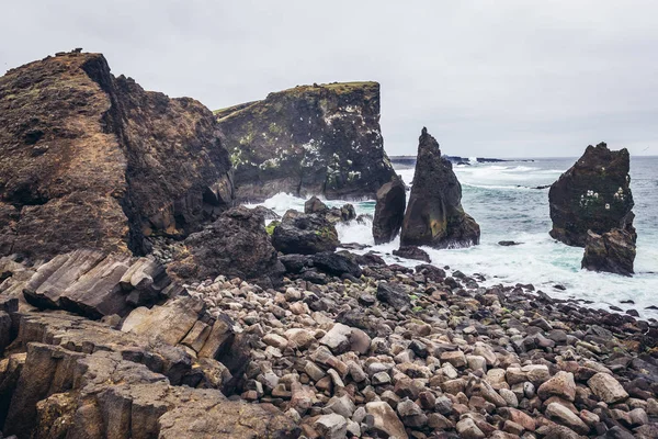 Vista Valahnukur Tuff Montanha Localizada Costa Oceano Atlântico Península Reykjanes — Fotografia de Stock