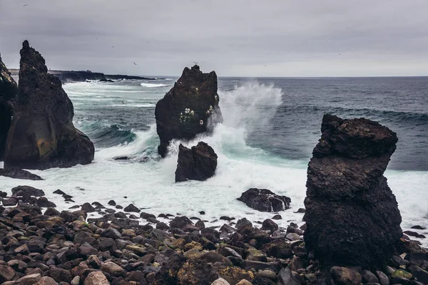 Costa Atlântica Lado Montanha Valahnukur Localizada Península Reykjanes Islândia — Fotografia de Stock