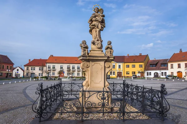 Escultura Mariana Plaza Principal Veseli Nad Moravou Pequeña Ciudad Histórica — Foto de Stock