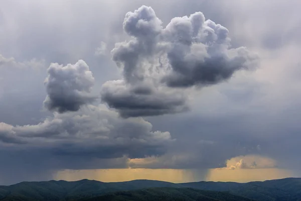 Nuvens Sobre Montanhas Bieszczady Polônia Vista Wetlina Trilha Caminhadas — Fotografia de Stock