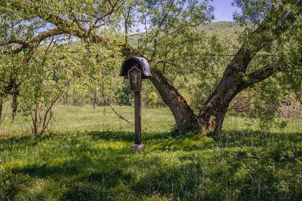 Starý Dřevěný Kříž Ustrzyki Gorne Malé Vesnici Národním Parku Bieszczady — Stock fotografie