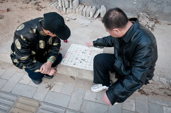 Beijing Kina Mars 2013 Två Man Spela Kinesiska Schack Kallas — Stockfoto