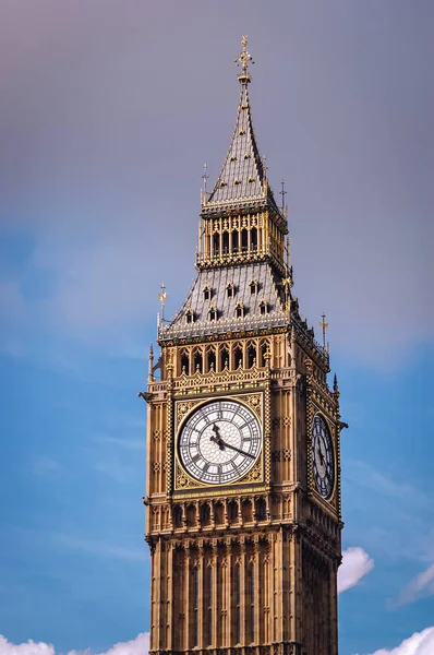 イギリスのロンドン市で大きなベン時計塔 — ストック写真