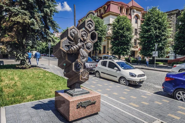 Ternopil Ucraina Giugno 2017 Statua Ape Operaia Nella Città Ternopil — Foto Stock
