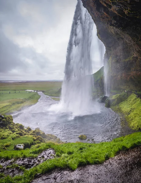 Izland Híres Seljalandsfoss Vízesés Mögött Egy Kis Barlang Kilátás — Stock Fotó