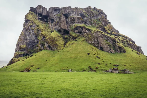 Nagy Rock Látható Egy Úgynevezett Körgyűrű Déli Izland — Stock Fotó