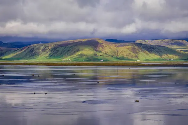 Dyrholaos mynning i Island — Stockfoto