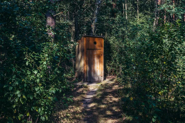 Plumpsklo in Polen — Stockfoto