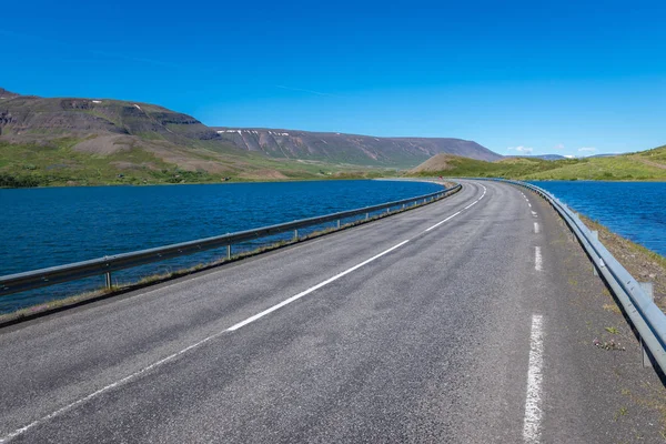 Llamada Ring Road Largo Del Lago Ljosavatn Parte Norte Islandia —  Fotos de Stock
