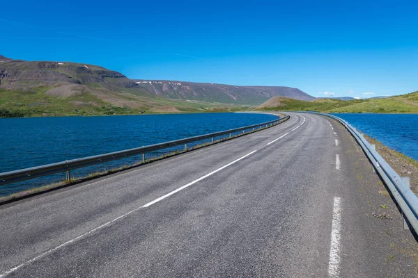 Cosiddetta Tangenziale Lungo Lago Ljosavatn Nella Parte Settentrionale Dell Islanda — Foto Stock