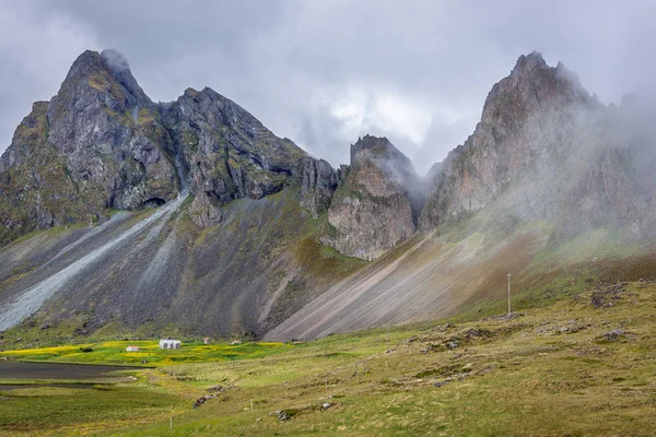 Góra eystrahorn w Islandii — Zdjęcie stockowe