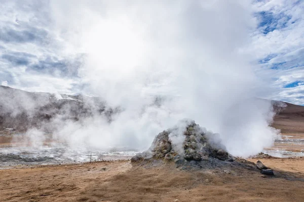 Hverir hot mudpools — Stockfoto