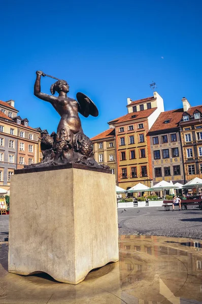 Статуя русалки в Варшаве — стоковое фото