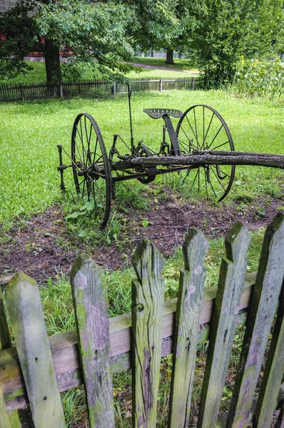 Old hay rake — Stock Photo, Image