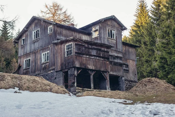 Antigo edifício em Coruja Montanhas — Fotografia de Stock