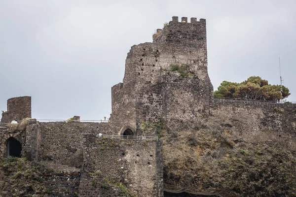 Az Aci Castello kastélya — Stock Fotó