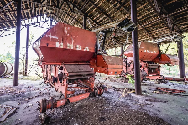 Çernobil Bölgesi 'ndeki hasat makinesini birleştirin. — Stok fotoğraf